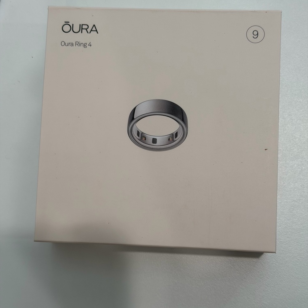 NEW Oura Ring in Elegant Silver, Size 9
